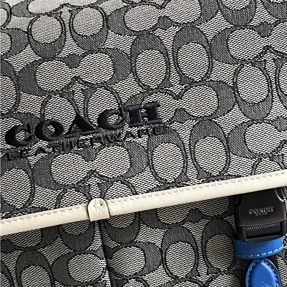 C9158 - Coach League Messenger Bag in Signature Jacquard - Picture 4 of 13